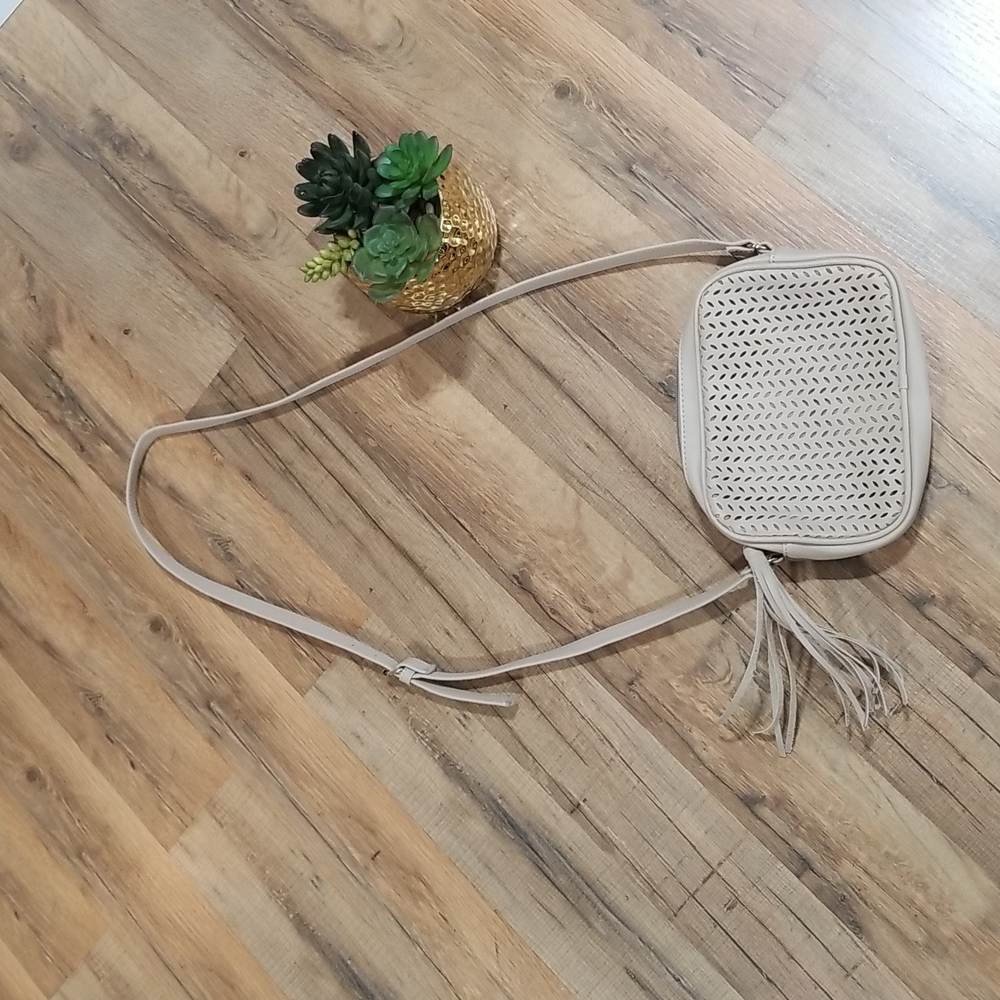 SUMMER & ROSE Tan Beige Laser-cut Tasseled Crossbody Purse